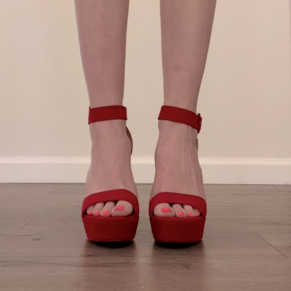 Red suede chunky heels! - Picture 6 of 6